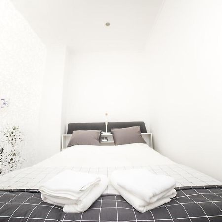 City Centre Hidden Gem! Apartment For Up To 3 People Brussel Bagian luar foto