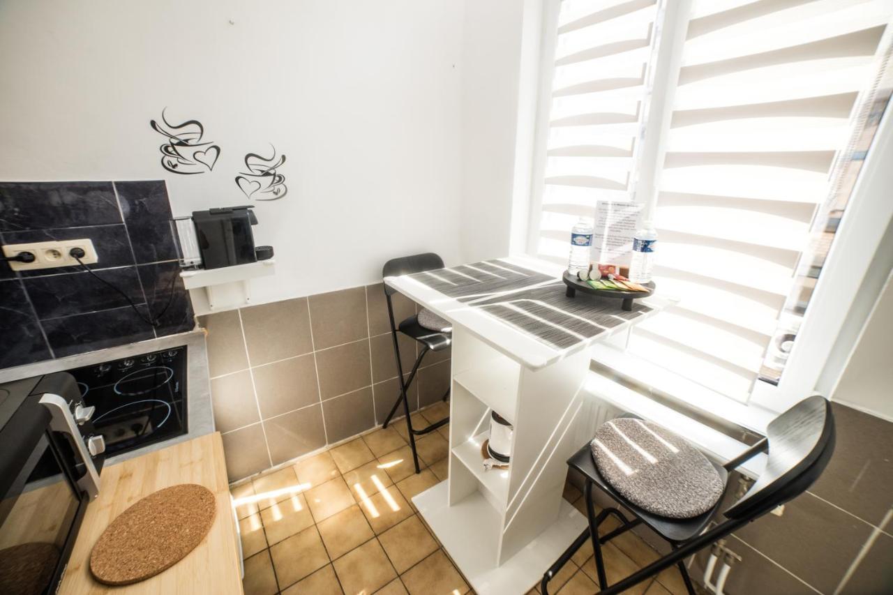 City Centre Hidden Gem! Apartment For Up To 3 People Brussel Bagian luar foto