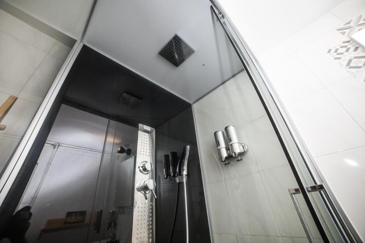 City Centre Hidden Gem! Apartment For Up To 3 People Brussel Bagian luar foto