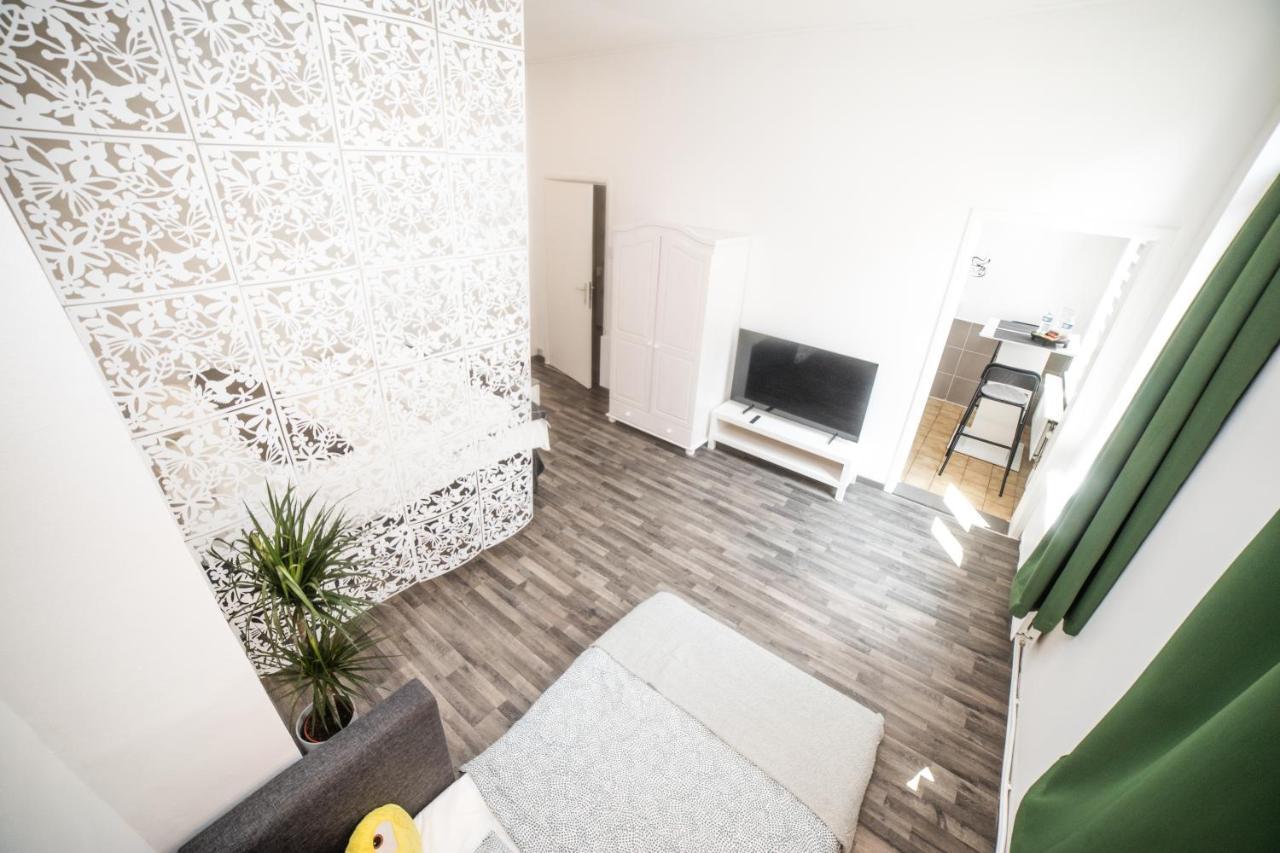 City Centre Hidden Gem! Apartment For Up To 3 People Brussel Bagian luar foto